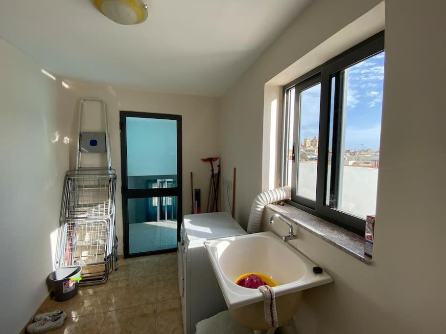 May Flower: Modern Flat Close To Airport/Bus Stops Tarxien Exterior foto