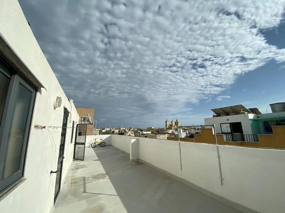 May Flower: Modern Flat Close To Airport/Bus Stops Tarxien Exterior foto