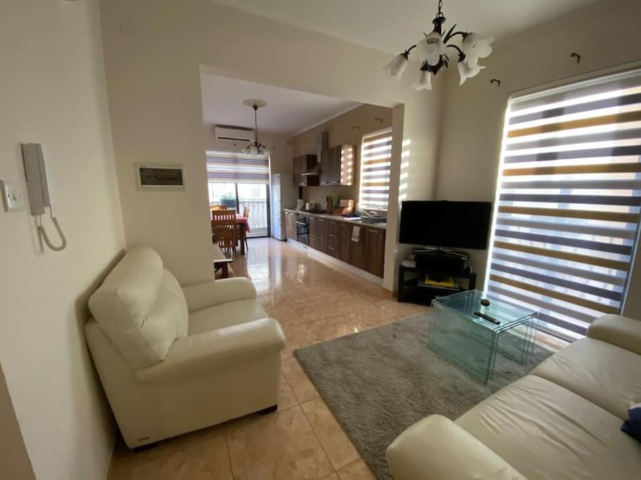 May Flower: Modern Flat Close To Airport/Bus Stops Tarxien Exterior foto