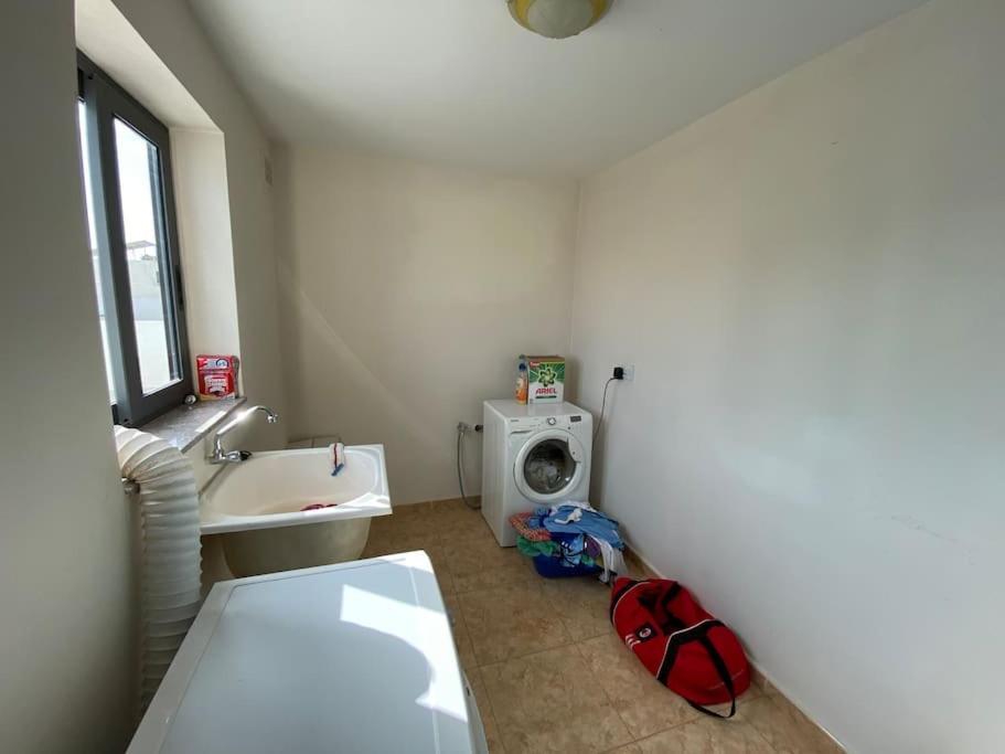 May Flower: Modern Flat Close To Airport/Bus Stops Tarxien Exterior foto